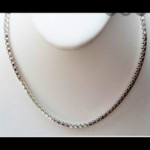 Rare TIFFANY & Co Venetian Box Link Necklace